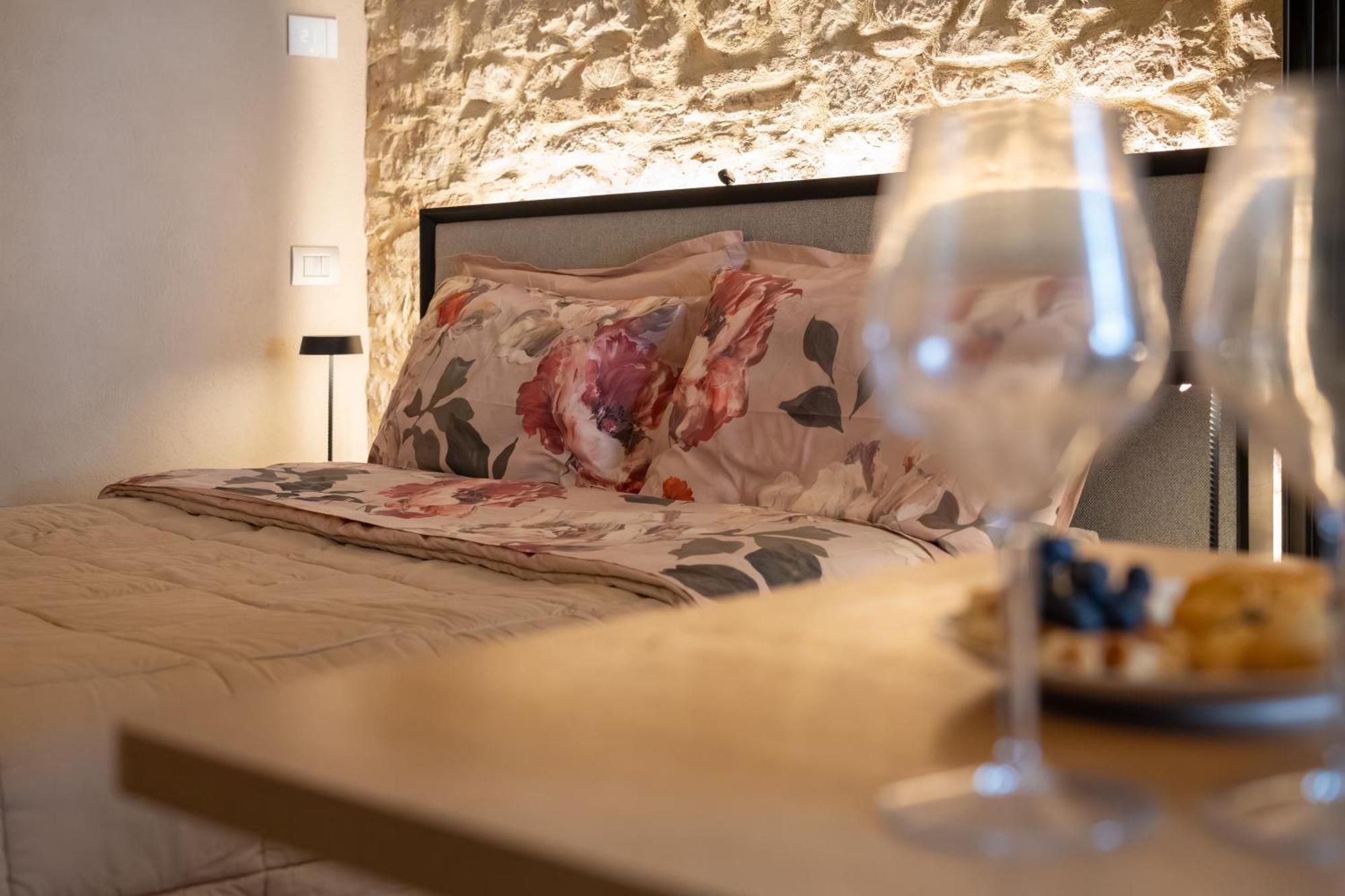 Forma Your Boutique Suite Корчано Экстерьер фото